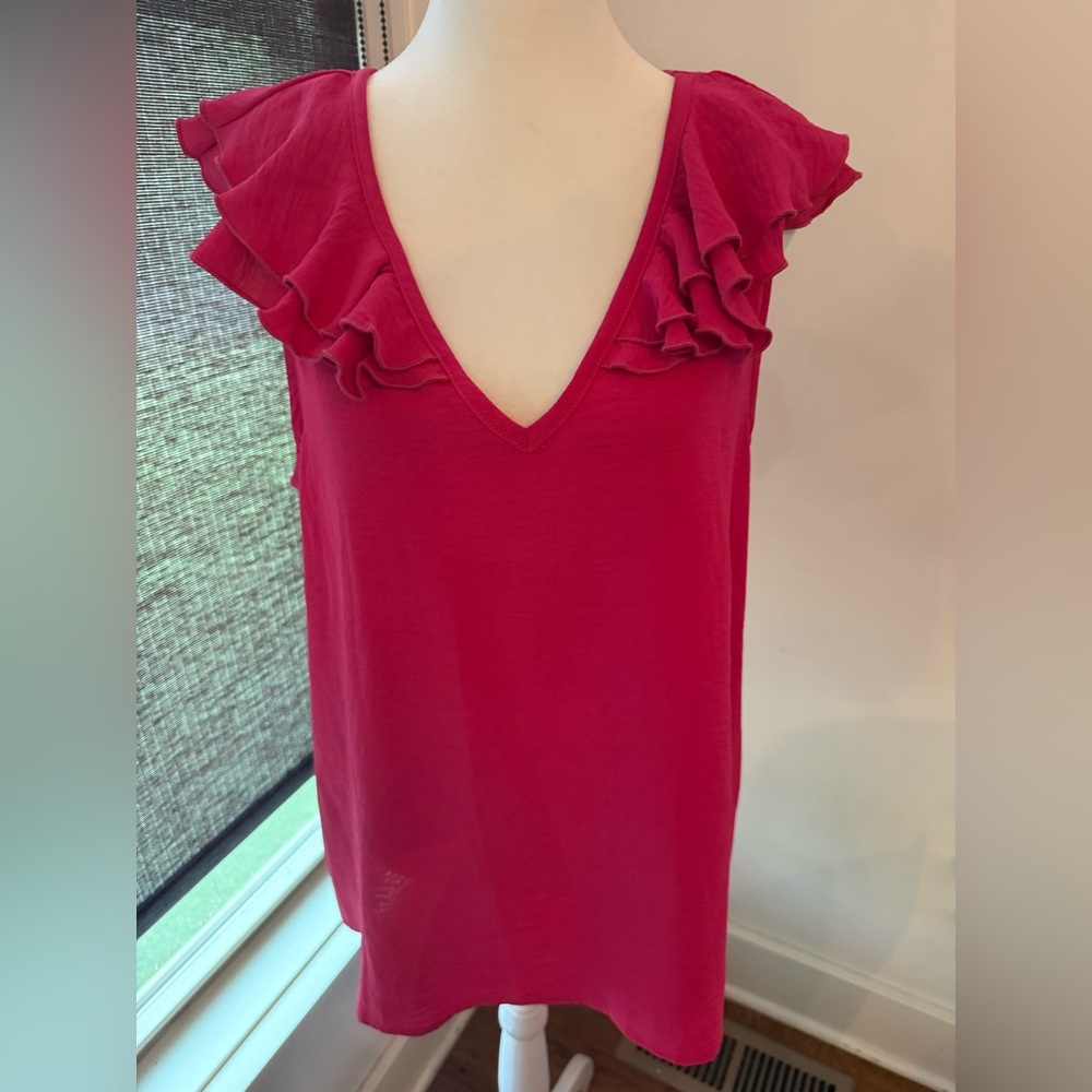 NWT. FSL Apparel. Boutique Brand Fuscia Sleeveless Ruffle Blouse. Size Medium.